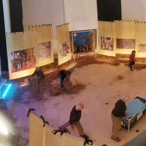 fasei dell'allestimento della mostra italian vision of nativity scene